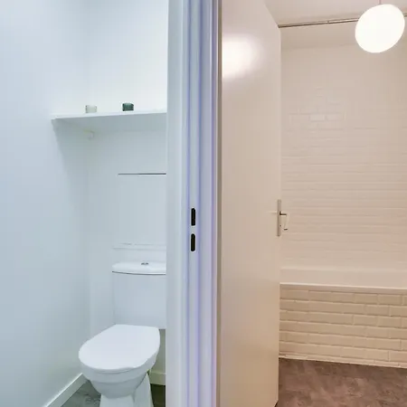New & Cozy T2 With Balcony - 18 Montmartre Apartment